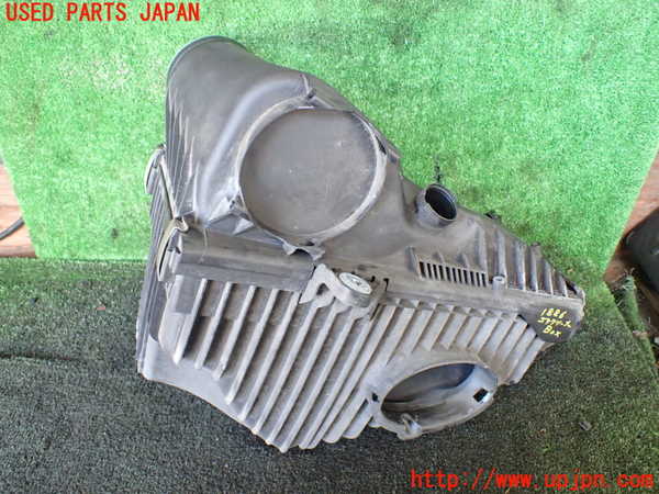 5UPJ-18862560]ポルシェ・カイエン S ハイブリッド(92ACGE)エアクリーナーボックス 中古_m0001.jpg