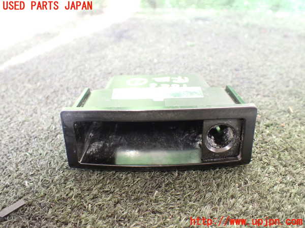 5UPJ-18867821]ポルシェ・カイエン S ハイブリッド(92ACGE)灰皿1 中古_m0001.jpg