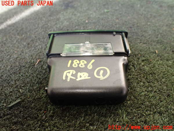 5UPJ-18867821]ポルシェ・カイエン S ハイブリッド(92ACGE)灰皿1 中古_m0002.jpg