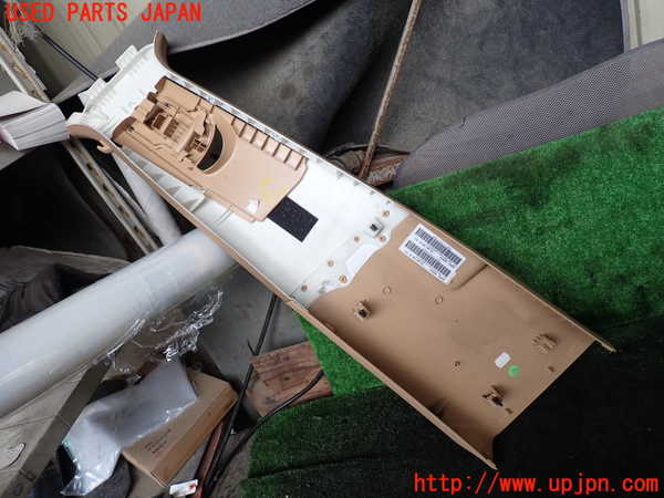 5UPJ-18867665]ポルシェ・カイエン S ハイブリッド(92ACGE)右センターピラートリム 中古_m0004.jpg