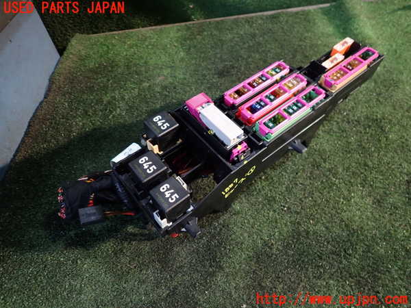 1UPJ-18876741]アウディ・A7 スポーツバック(4GCGWC)ヒューズボックス1 中古_m0001.jpg