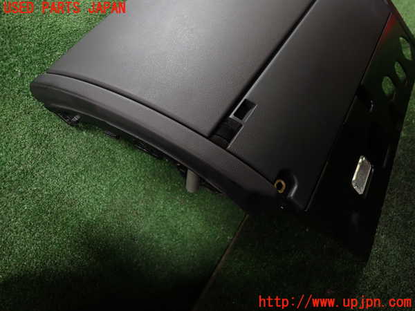 1UPJ-18877516]アウディ・A7 スポーツバック(4GCGWC)グローブボックス1 中古_m0002.jpg