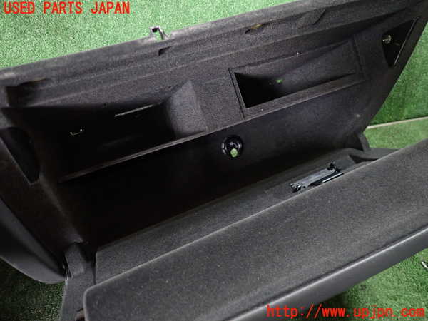 1UPJ-18877516]アウディ・A7 スポーツバック(4GCGWC)グローブボックス1 中古_m0003.jpg