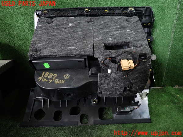 1UPJ-18877516]アウディ・A7 スポーツバック(4GCGWC)グローブボックス1 中古_m0004.jpg