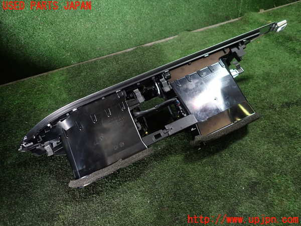 1UPJ-18877528]アウディ・A7 スポーツバック(4GCGWC)エアコン吹き出し口3 (真中) 中古_m0004.jpg