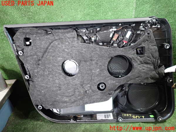 1UPJ-18871234]アウディ・A7 スポーツバック(4GCGWC)右前ドア内張り 中古_m0004.jpg