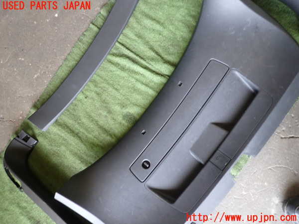 1UPJ-18871578]アウディ・A7 スポーツバック(4GCGWC)バックドア内張り 中古_m0003.jpg