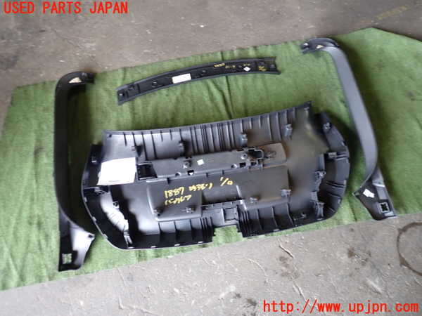 1UPJ-18871578]アウディ・A7 スポーツバック(4GCGWC)バックドア内張り 中古_m0005.jpg