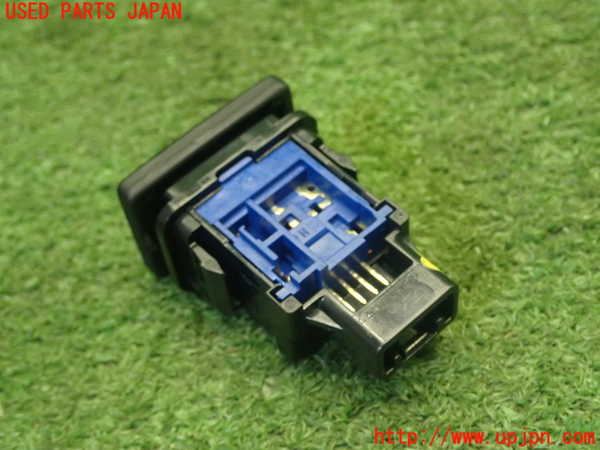 5UPJ-18896309]C-HRハイブリッド(ZYX11)スイッチ4（フューエルオープナー） 中古_m0003.jpg