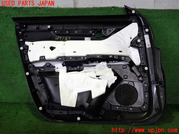 2UPJ-18911234]CX-8(KG2P)右前ドア内張り 中古_m0004.jpg