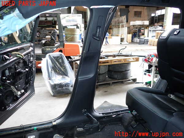 2UPJ-18917665]CX-8(KG2P)右センターピラートリム 中古_m0001.jpg