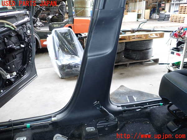 2UPJ-18917665]CX-8(KG2P)右センターピラートリム 中古_m0003.jpg
