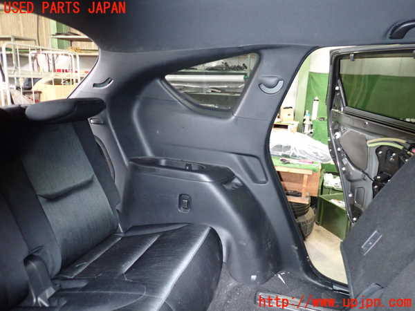 5UPJ-18917680]CX-8(KG2P)左リアピラートリム 中古_m0002.jpg