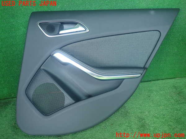 5UPJ-18921294]ベンツ A180 W176(176042)右後ドア内張り 中古_m0001.jpg