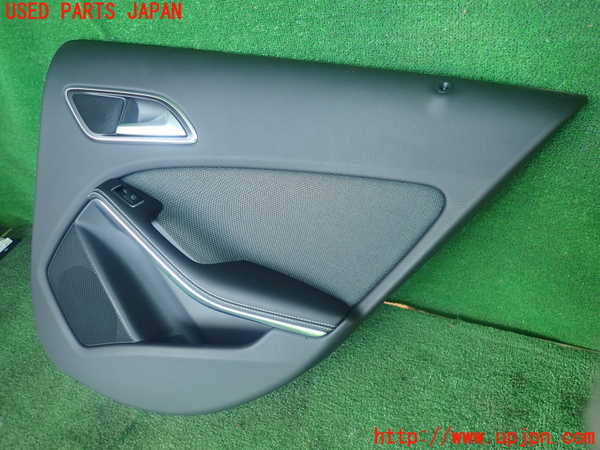 5UPJ-18921294]ベンツ A180 W176(176042)右後ドア内張り 中古_m0002.jpg