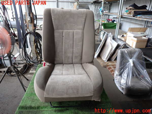 2UPJ-18937065]ランクル100系(UZJ100W)助手席シート 中古_m0001.jpg