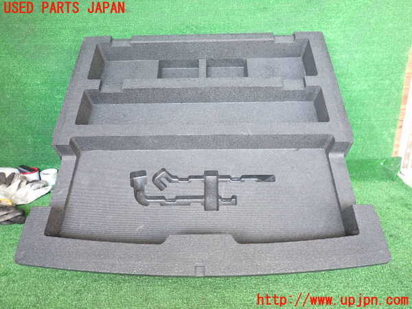 5UPJ-18967772]ランエボワゴン(CT9W)ラゲッジトレイ2 中古_m0001.jpg