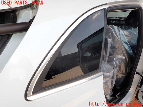 5UPJ-18971380]ベンツ B200 d(247012)(W247)右クォーターガラス 中古(43R-006723)_m0002.jpg
