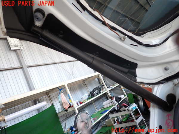 2UPJ-18971584]ベンツ B200 d(247012)(W247)リアゲートダンパー 中古_m0002.jpg