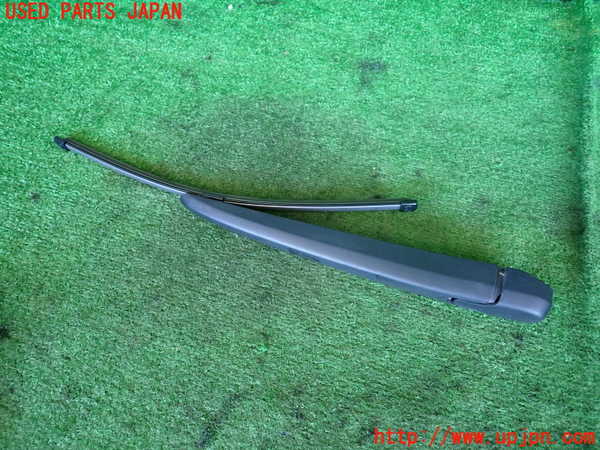 5UPJ-18971661]ベンツ B200 d(247012)(W247)リアワイパーアーム1 中古_m0001.jpg