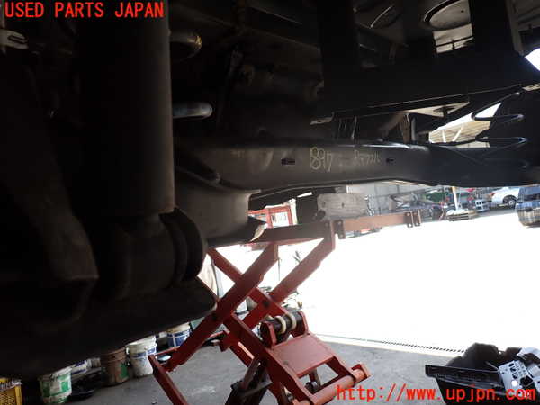 5UPJ-18975380]ベンツ B200 d(247012)(W247)リアアクスルビーム 中古_m0003.jpg