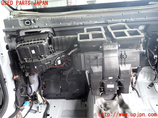 2UPJ-18976081]ベンツ B200 d(247012)(W247)エバポレーター1 中古_m0001.jpg