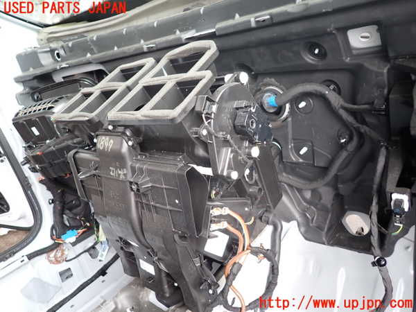 2UPJ-18976081]ベンツ B200 d(247012)(W247)エバポレーター1 中古_m0002.jpg