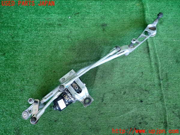 5UPJ-18976770]ベンツ B200 d(247012)(W247)フロントワイパーモーター 中古_m0001.jpg