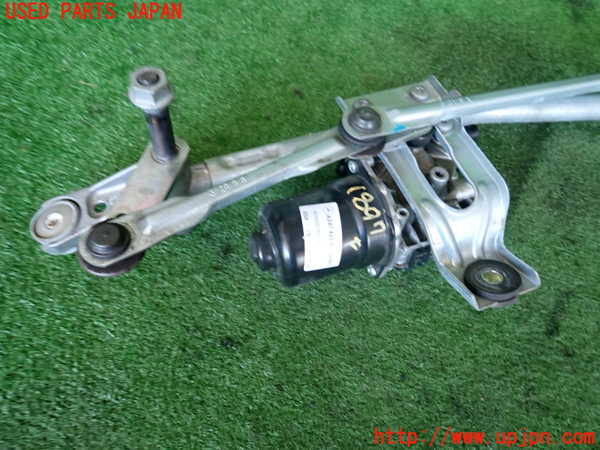 5UPJ-18976770]ベンツ B200 d(247012)(W247)フロントワイパーモーター 中古_m0002.jpg