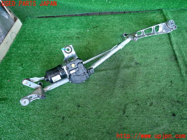 5UPJ-18976770]ベンツ B200 d(247012)(W247)フロントワイパーモーター 中古_m0004.jpg