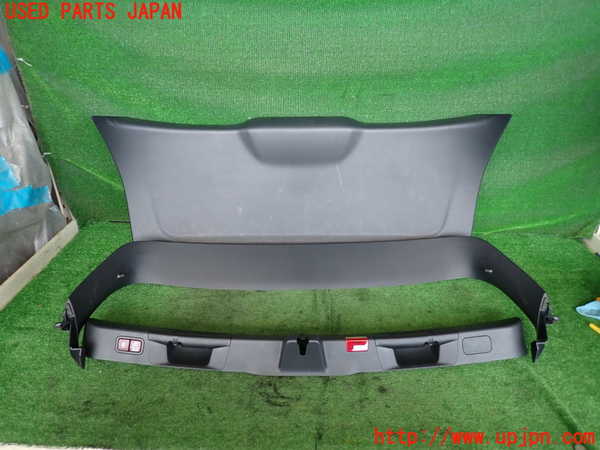 5UPJ-18971578]ベンツ B200 d(247012)(W247)バックドア内張り 中古_m0001.jpg