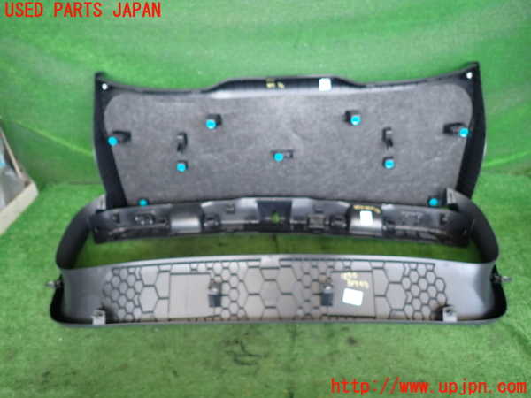 5UPJ-18971578]ベンツ B200 d(247012)(W247)バックドア内張り 中古_m0002.jpg