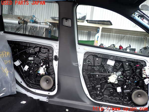 5UPJ-18977670]ベンツ B200 d(247012)(W247)左センターピラートリム 中古_m0001.jpg