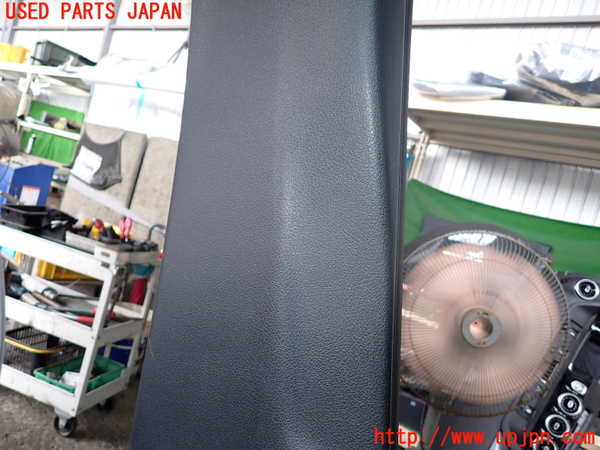 5UPJ-18977670]ベンツ B200 d(247012)(W247)左センターピラートリム 中古_m0003.jpg