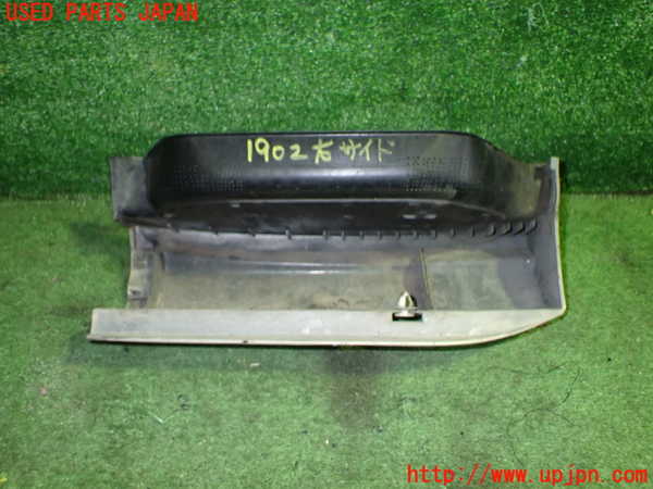 5UPJ-19021390]ハイエースワゴン100系(KZH100G)右サイドステップ 中古_m0003.jpg