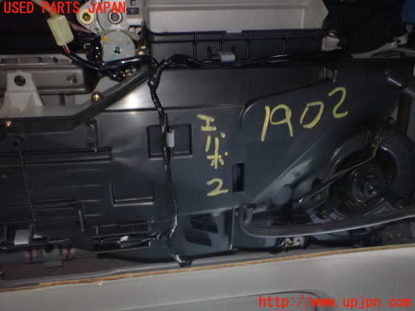 5UPJ-19026082]ハイエースワゴン100系(KZH100G)エバポレーター2 中古_m0002.jpg