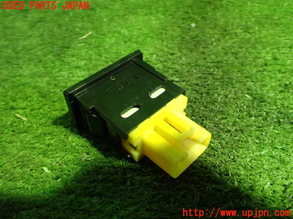 5UPJ-19026306]ハイエースワゴン100系(KZH100G)スイッチ1（バックドアカーテン） 中古_m0003.jpg