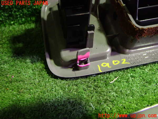 5UPJ-19027528]ハイエースワゴン100系(KZH100G)エアコン吹き出し口3（真中） 中古_m0003.jpg