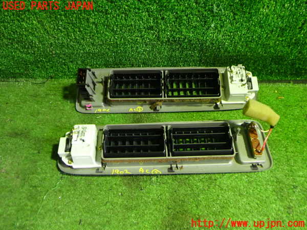 5UPJ-19027528]ハイエースワゴン100系(KZH100G)エアコン吹き出し口3（真中） 中古_m0004.jpg