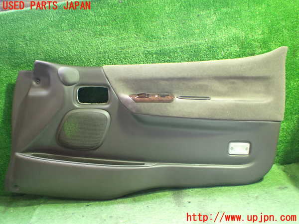 1UPJ-19021234]ハイエースワゴン100系(KZH100G)右前ドア内張り 中古_m0001.jpg