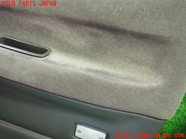 1UPJ-19021234]ハイエースワゴン100系(KZH100G)右前ドア内張り 中古_m0002.jpg