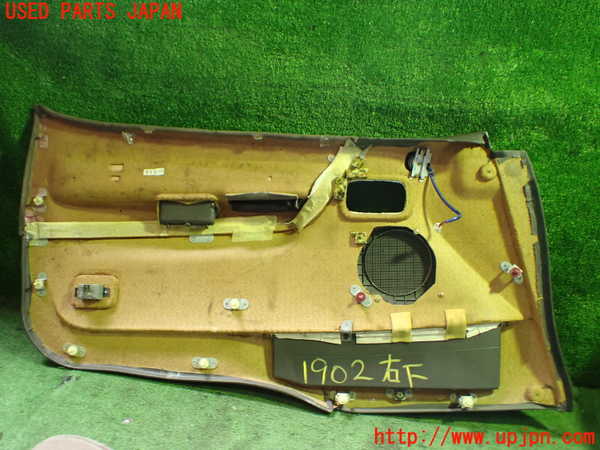 1UPJ-19021234]ハイエースワゴン100系(KZH100G)右前ドア内張り 中古_m0004.jpg