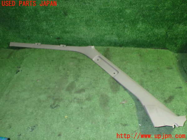 5UPJ-19027660]ハイエースワゴン100系(KZH100G)左フロントピラートリム 中古_m0001.jpg