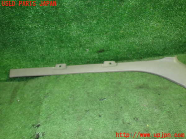 5UPJ-19027660]ハイエースワゴン100系(KZH100G)左フロントピラートリム 中古_m0002.jpg