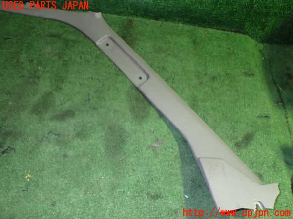5UPJ-19027660]ハイエースワゴン100系(KZH100G)左フロントピラートリム 中古_m0003.jpg