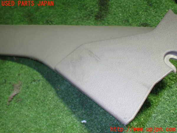 5UPJ-19027660]ハイエースワゴン100系(KZH100G)左フロントピラートリム 中古_m0004.jpg