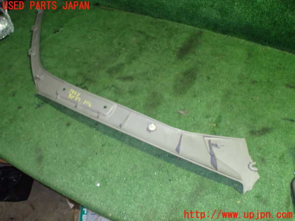 5UPJ-19027660]ハイエースワゴン100系(KZH100G)左フロントピラートリム 中古_m0005.jpg