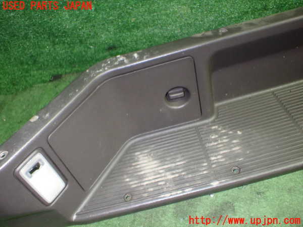 5UPJ-19027740]ハイエースワゴン100系(KZH100G)スカッフプレート 中古_m0002.jpg