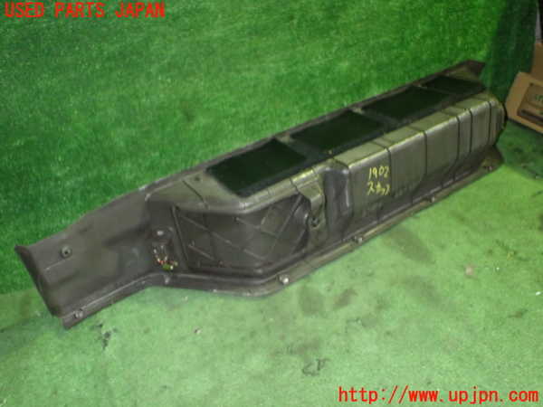 5UPJ-19027740]ハイエースワゴン100系(KZH100G)スカッフプレート 中古_m0004.jpg