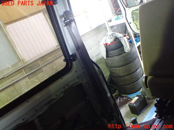 5UPJ-19027185]ハイエースワゴン100系(KZH100G)左2列目シートベルト 中古_m0001.jpg